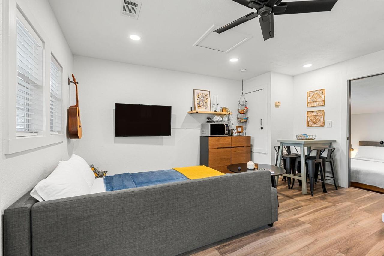 New! The Yellow Door- Downtown Wimberley W/ River Access Extérieur photo