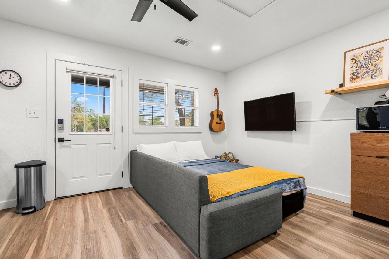 New! The Yellow Door- Downtown Wimberley W/ River Access Extérieur photo